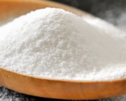 Καθαρίζοντας την τουαλέτα με λίγη μαγιά ή σόδα